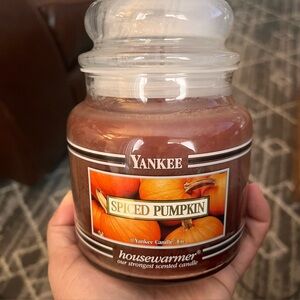 YANKEE CANDLE BLACK BAND SPICED PUMPKIN NEW!